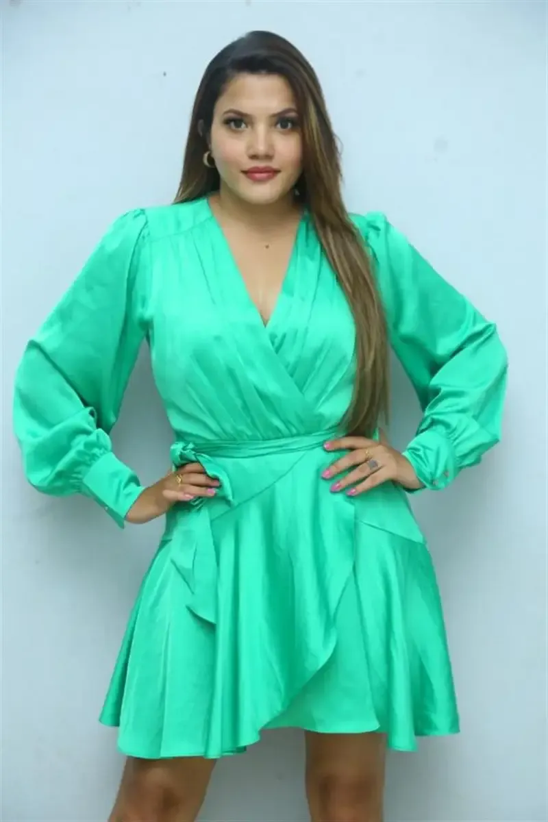 Indian Actress Sunita Pandey Long Legs Show in Green Skirt